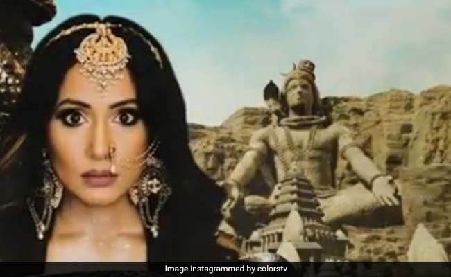 <I>Naagin 5 Teaser</I>: Hina Khan's Fans "Can't Wait" To See Her Back On Screen