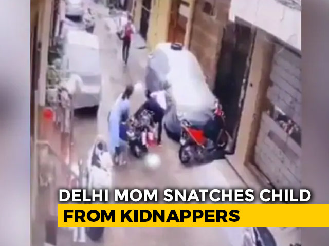 On Camera, Delhi Woman Fights Off Kidnappers To Save 4-Year-Old Daughter
