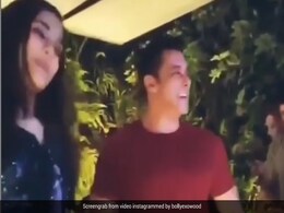 सलमान खान ने साई मांजरेकर के साथ 'मुन्ना बदनाम हुआ' पर किया ऐसा डांस, फैंस भी हो गए एक्साइटेड सलमान खान ने साई मांजरेकर के साथ 'मुन्ना बदनाम हुआ' पर किया ऐसा डांस, फैंस भी हो गए एक्साइटेड