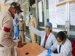 कोरोना से जंग लड़ रहे मरीजों की मदद के लिए दिल्ली पुलिस ने उठाया ये बड़ा कदम कोरोना से जंग लड़ रहे मरीजों की मदद के लिए दिल्ली पुलिस ने उठाया ये बड़ा कदम