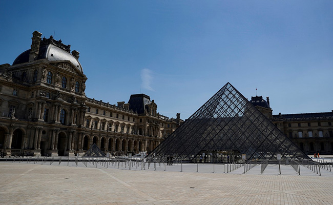 Visitors Evacuated, Louvre Museum In Paris Shuts For Security Reasons After Threat