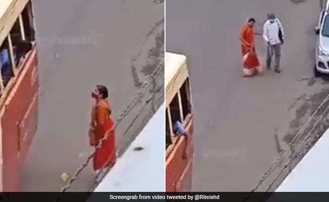 दिव्यांग शख्स की मदद के लिए महिला ने किया कुछ ऐसा, रितेश देशमुख Video शेयर कर बोले- इनके जैसा बनने का लक्ष्य...