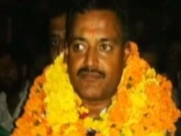 25 साल से गुनाहों की दुनिया के साथ राजनीति में भी सक्रिय था विकास दुबे, मां ने बताया किन-किन पार्टियों में था शामिल 25 साल से गुनाहों की दुनिया के साथ राजनीति में भी सक्रिय था विकास दुबे, मां ने बताया किन-किन पार्टियों में था शामिल