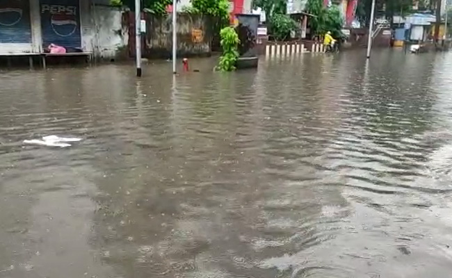 Heavy Rain, Strong Winds Batter Mumbai, Chief Minister Takes Stock