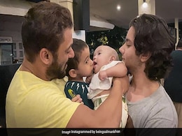 आहिल और आयत संग खेलते नजर आए सलमान खान, Photo हुआ वायरल आहिल और आयत संग खेलते नजर आए सलमान खान, Photo हुआ वायरल