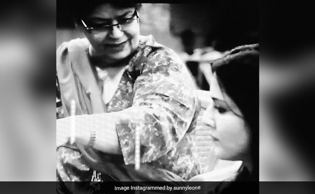 सनी लियोन को Saroj Khan ने इस खास डांस के सिखाए थे गुर, एक्ट्रेस बोलीं- वह छोटी सी मुलाकात...