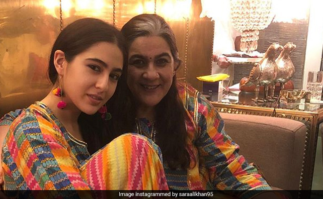 सारा अली खान ने शेयर कीं मां अमृता सिंह संग तस्वीरें, मैचिंग आउटफिट में Photos वायरल