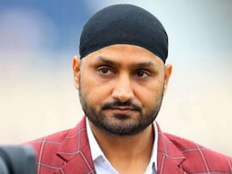 हरभजन सिंह ने उड़ाया कोरोना वैक्सीन का मजाक, तो IPS बोला- 'अगर मैच में टीम इंडिया के हर खिलाड़ी को...' हरभजन सिंह ने उड़ाया कोरोना वैक्सीन का मजाक, तो IPS बोला- 'अगर मैच में टीम इंडिया के हर खिलाड़ी को...'