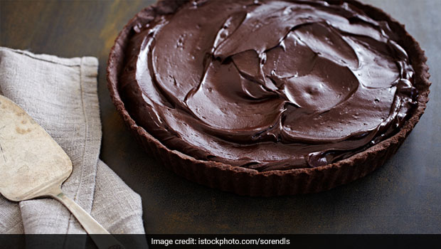 How To Make No-Bake, Eggless Chocolate Tart With Just 5 Ingredients!
