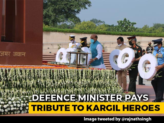 Defence Minister Rajnath Singh Pays Tribute To Kargil Heroes