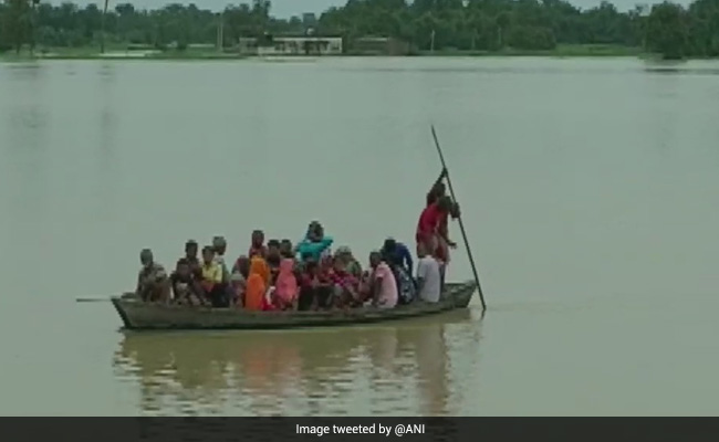 पूर्वी यूपी और बिहार में बारिश जारी, भागलपुर में स्‍कूल का एक हिस्‍सा कोशी नदी में गिरा, देखें VIDEO