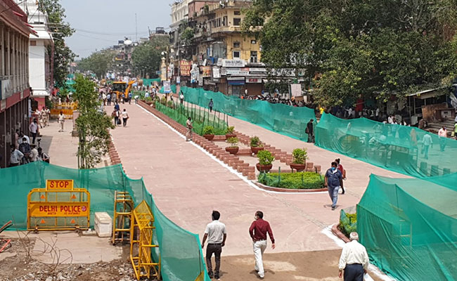 High Court Confronts Delhi Police On Vendors' Presence In No-Hawking Zone