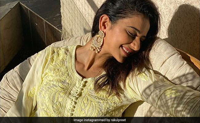 Stunning Kurtas From W, Aurelia And Others For More Than 50% Off