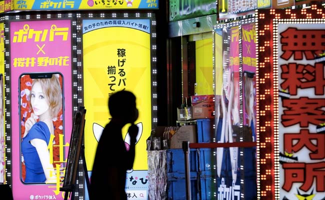 No kissing, No Sharing Plates: Campaigners Seek Guidelines For Japan Bars