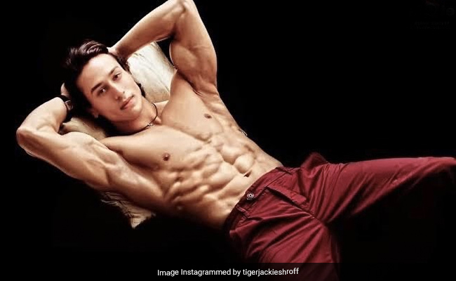 "<i>Kuchh Khate Kyun Nahi?</i>:" Anupam Kher's Reaction To Tiger Shroff's Pic