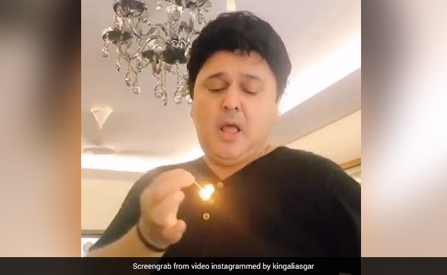 अली असगर माचिस की तिल्ली जलाकर कर रहे थे गोविंदा के गाने पर डांस, तभी अचानक हुआ कुछ ऐसा... देखें Video