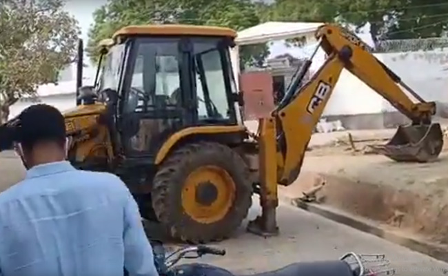 कानपुर में 8 पुलिसकर्मियों की हत्या : JCB, ताबड़तोड़ फायरिंग, जब इतनी बड़ी थी साजिश तो क्या कर रही थी LIU