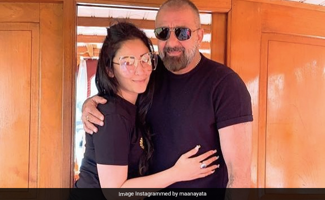 Here's How Maanyata And Trishala Wished Sanjay Dutt On His Birthday