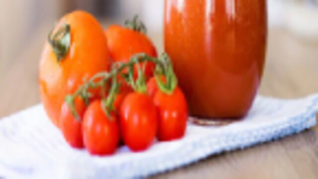 Tomato juice is rich in antioxidants and protects you from the sun