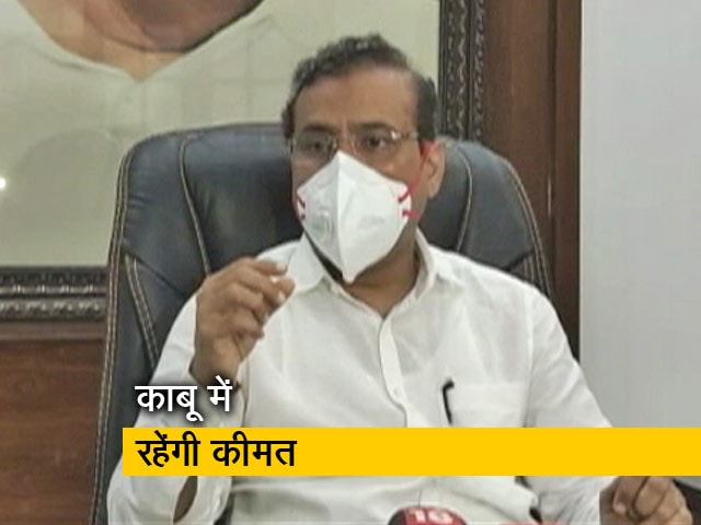 आवश्यक वस्तुओं की लिस्ट में मास्क और सैनिटाइजर हुए बाहर