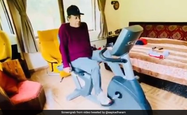 धर्मेंद्र फिट रहने के लिए फार्म हाउस में ही कर रहे एक्सरसाइज, बोले- इस कोरोना को भगाना है- देखें Video