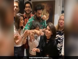 नीतू कपूर ने परिवार संग खास अंदाज में मनाया जन्मदिन, Photos शेयर कर बोलीं- आज मैं बहुत अमीर महसूस कर रही हूं नीतू कपूर ने परिवार संग खास अंदाज में मनाया जन्मदिन, Photos शेयर कर बोलीं- आज मैं बहुत अमीर महसूस कर रही हूं