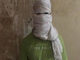 नोएडा पुलिस के हत्थे चढ़ा बावरिया गैंग का बदमाश, हाईवे पर टायर पंचर कर सवारियों से करता था लूटपाट नोएडा पुलिस के हत्थे चढ़ा बावरिया गैंग का बदमाश, हाईवे पर टायर पंचर कर सवारियों से करता था लूटपाट