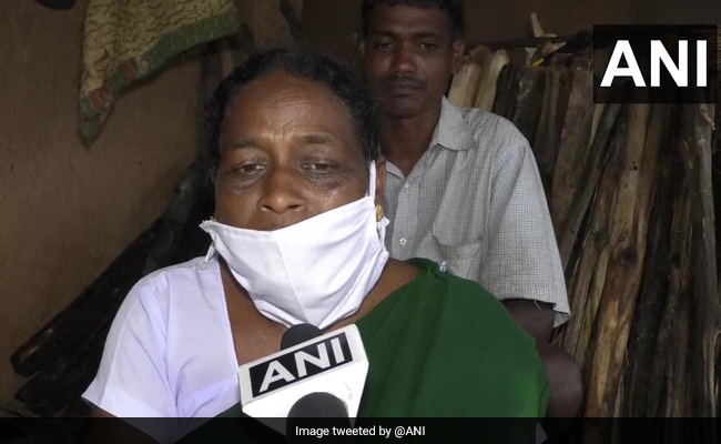 छत्‍तीसगढ़: दुर्गम इलाके वाले सूर गांव में लोगों का 'सहारा' बनीं नर्स मुगदली तिर्की, ऐसे कर रहीं मदद..