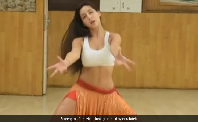 नोरी फतेही ने 'ओ साकी-साकी' सॉन्ग पर दिखाया अपना जलवा, Video में किया जबरदस्त बेली डांस