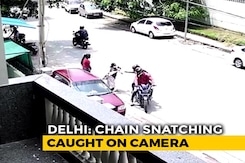 In Posh Delhi Locality, 2 Men On Bike Snatch Gold Chain. Caught On CCTV In Posh Delhi Locality, 2 Men On Bike Snatch Gold Chain. Caught On CCTV