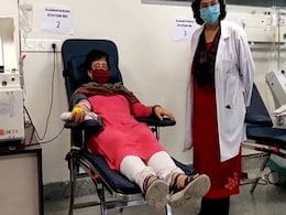 Delhi Coronavirus: आम आदमी पार्टी की विधायक आतिशी ने प्लाज्मा डोनेट किया Delhi Coronavirus: आम आदमी पार्टी की विधायक आतिशी ने प्लाज्मा डोनेट किया
