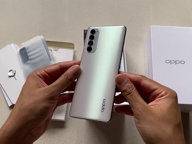 Oppo Reno 4 Pro Unboxing: OnePlus Nord Rival? | Price in India Rs. 34,990 | 65W Charger in Box