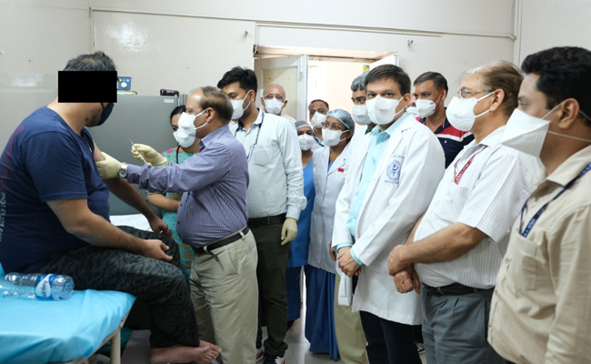 COVID-19 वैक्सीन के मानव परीक्षण का पहला चरण: AIIMS में व्यक्ति को दी गयी पहली खुराक