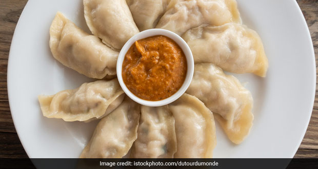 Make Veg Cheese Momos With Chutney In 15 Minutes With This Genius Recipe!