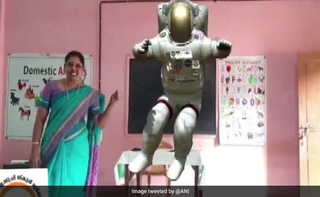 Astronaut In The Room: Augmented Reality In Web Classes In Kerala School