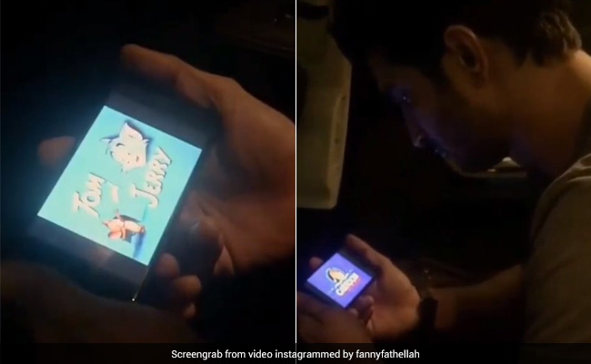 सुशांत सिंह राजपूत देख रहे थे 'टॉम एंड जेरी', कृति सैनन ने चुपके से बना लिया था Video