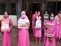 कर्नाटक में 43 हजार आशा वर्कर्स हड़ताल पर, एकमुश्त सैलरी और PPE किट की कर रहीं मांग.. कर्नाटक में 43 हजार आशा वर्कर्स हड़ताल पर, एकमुश्त सैलरी और PPE किट की कर रहीं मांग..