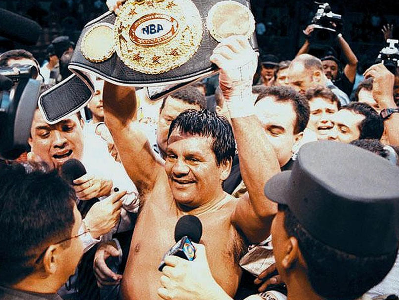 Panamanian Boxing Legend Roberto Duran Leaves Hospital After COVID-19 Scare