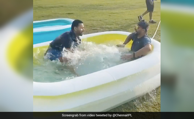 ऋषभ पंत जैसे ही आए पूल के अंदर तो सुरेश रैना ने डाला बर्फीला पानी, क्रिकेटर चिल्लाकर बोला- 'भैया यार...' - देखें Video