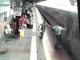 Alert Security Personnel Save Man From Being Crushed By Train Near Mumbai Alert Security Personnel Save Man From Being Crushed By Train Near Mumbai