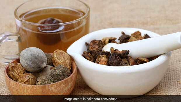 Triphala Benefits in Diabetes: डायबिटीज मरीज ऐसे करें त्रिफला का सेवन, ब्लड शुगर कंट्रोल करने में मिलेगी मदद