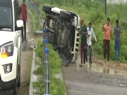 Car In Police Convoy Taking Gangster Vikas Dubey To Kanpur Overturns Car In Police Convoy Taking Gangster Vikas Dubey To Kanpur Overturns