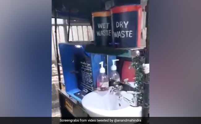 मुंबई के इस ऑटो में है WiFi, वॉशबेसिन, सैनिटाइजर सहित कई जरूरत के सामान, आनंद महिंद्रा ने शेयर किया VIDEO