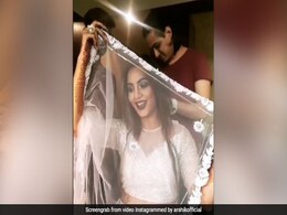 अर्शी खान मेहंदी लगाकर दुल्हन की तरह हुईं तैयार, Video शेयर कर एक्ट्रेस ने पति के बारे में किया खुलासा अर्शी खान मेहंदी लगाकर दुल्हन की तरह हुईं तैयार, Video शेयर कर एक्ट्रेस ने पति के बारे में किया खुलासा
