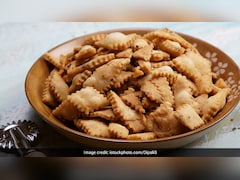 Holi 2026 Snacks: होली पर घर आए गेस्ट को नाश्ते में खिलाएं ये 4 स्नैक्स, फटाफट नोट करें रेसिपी