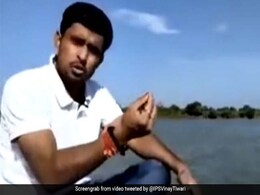 कोरोना पर IPS अफसर ने सुनाई शानदार कविता, बोले - शायद बीमारी से लड़ने की शक्ति मिले - देखें Video कोरोना पर IPS अफसर ने सुनाई शानदार कविता, बोले - शायद बीमारी से लड़ने की शक्ति मिले - देखें Video
