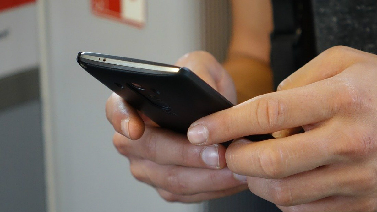 Too much use of digital devices can lead to eye strain