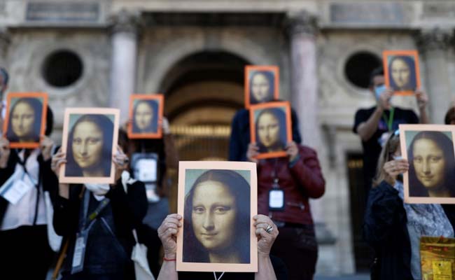 Don't Forget Us! Paris Tour Guides Protest Outside Louvre