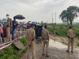 Vikas Dubey Encounter: लखनऊ ADG प्रशांत किशोर ने बताया- 12 लोग अब भी फरार, एनकाउंटर में 6 पुलिस वाले घायल Vikas Dubey Encounter: लखनऊ ADG प्रशांत किशोर ने बताया- 12 लोग अब भी फरार, एनकाउंटर में 6 पुलिस वाले घायल