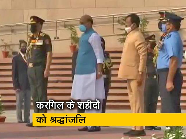 रक्षा मंत्री राजनाथ सिंह ने करगिल के शहीदों को दी श्रद्धांजलि